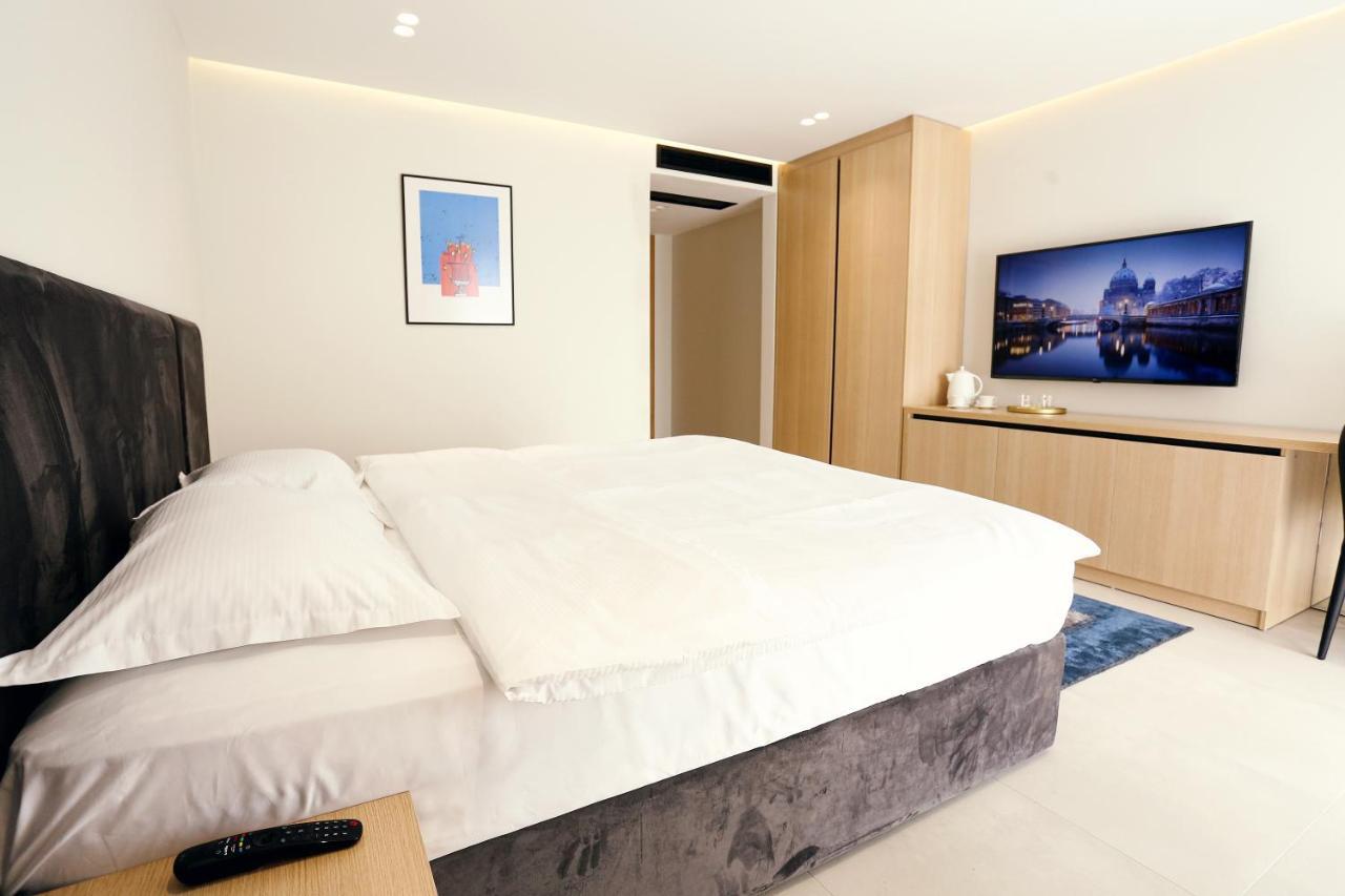 Hotel 12 Gjakova Kültér fotó