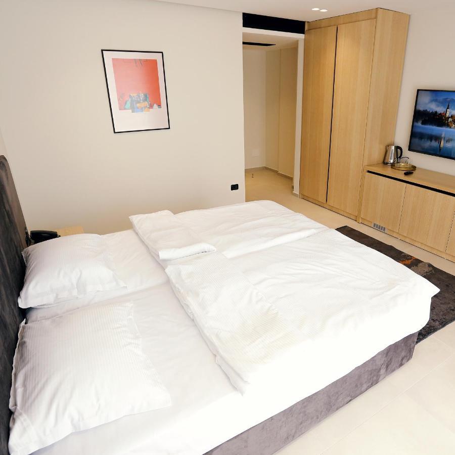 Hotel 12 Gjakova Kültér fotó